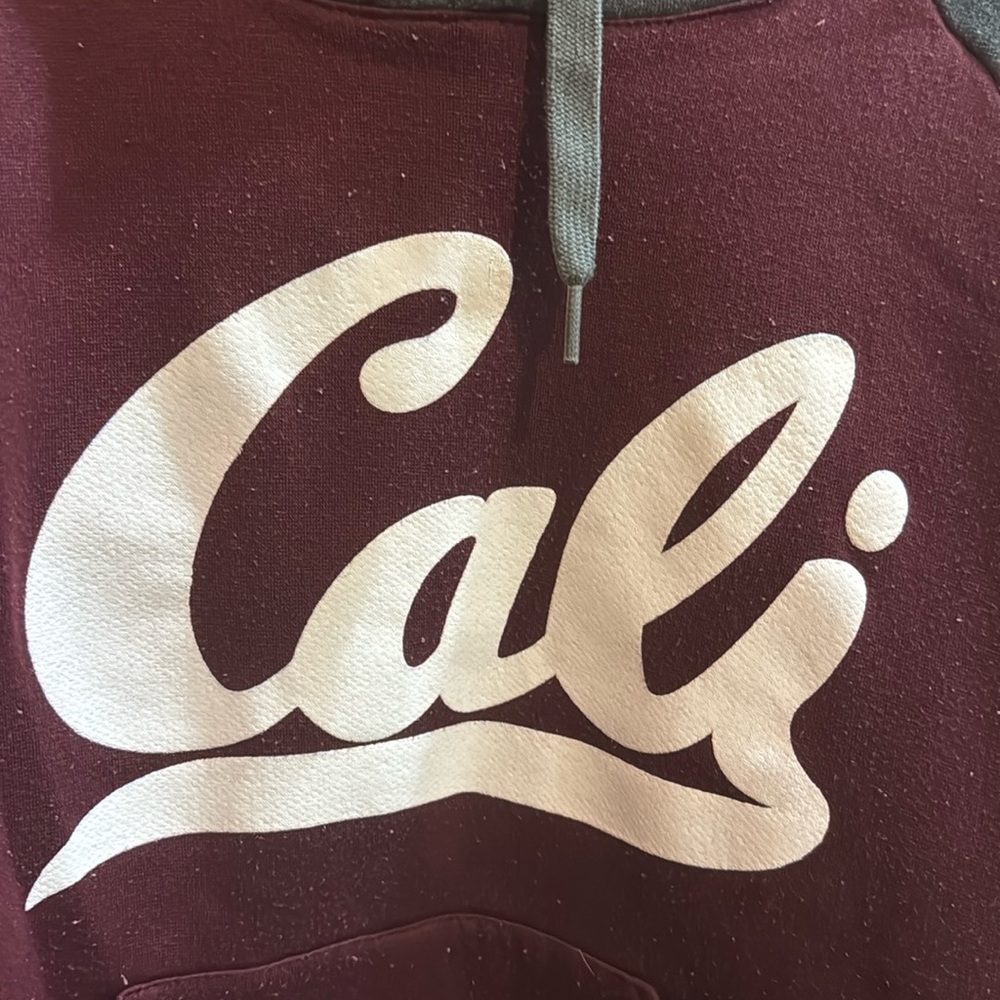 XS grey & burgundy cali hood. Used in Good condition. 12% cotton 88% polyester.